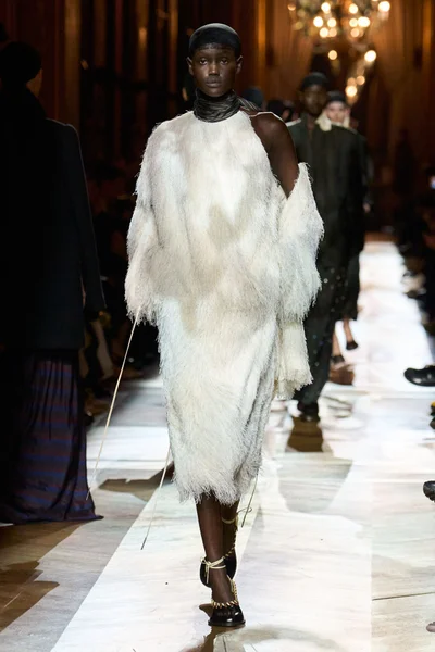 Look 11